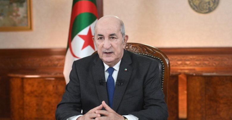 الرئيس تبون يقدم الأوسمة لضباط الجيش