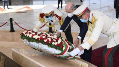 رئيس الجمهورية يضع إكليل الزهور بمقام الشهيد